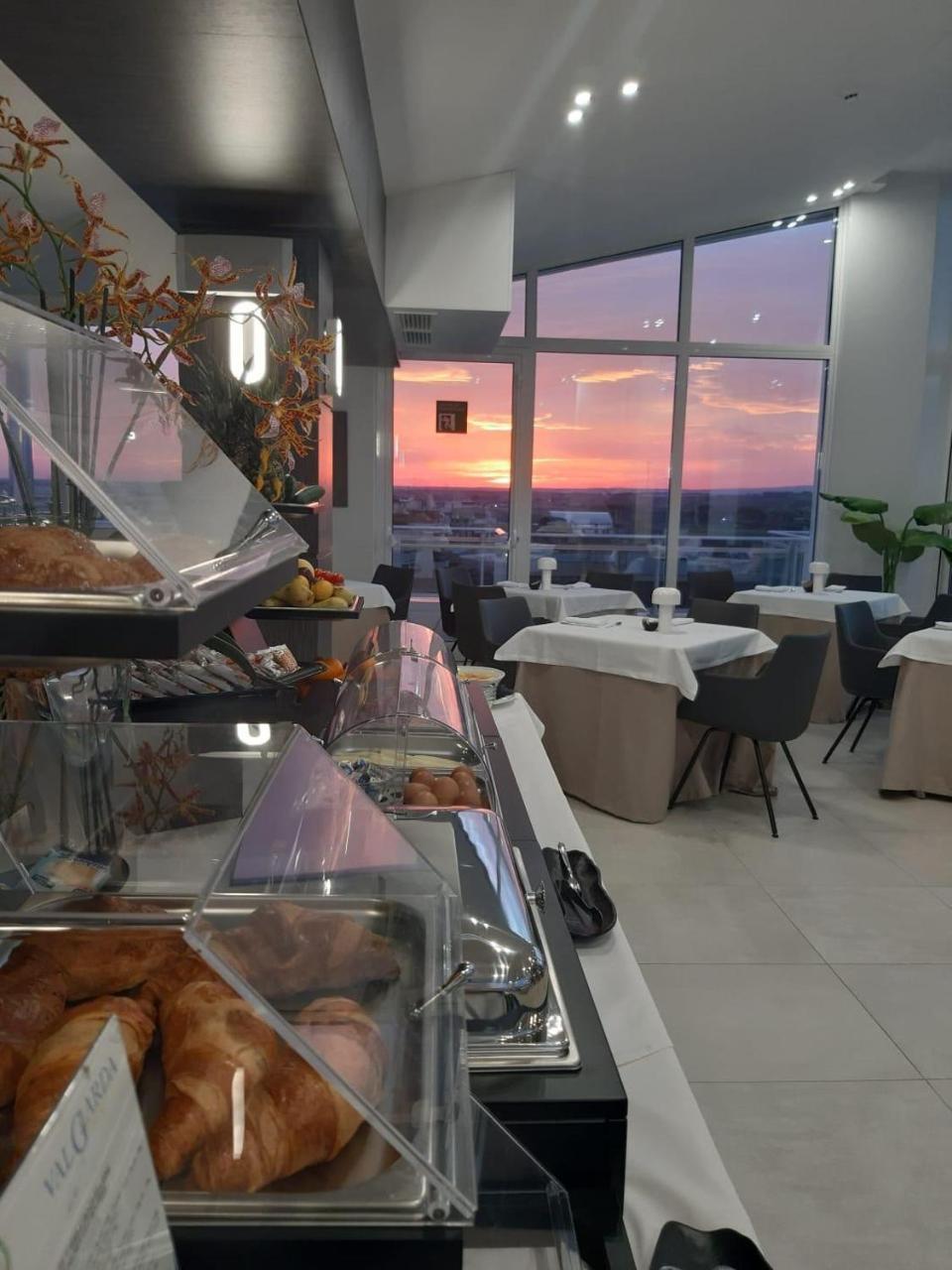 Grieco Business & Spa Hotel Cerignola Bagian luar foto